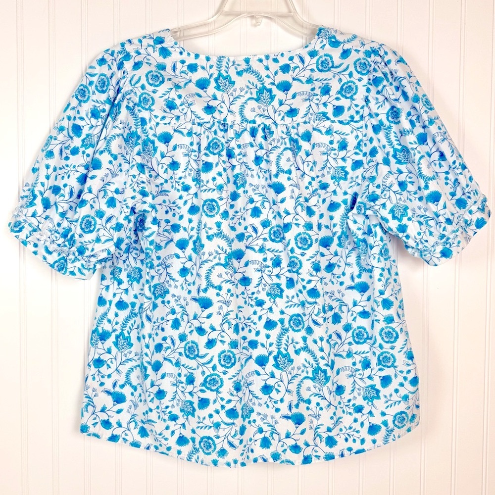 Draper James Women's XL Blue White Floral V‎ Neck Puff Sleeve Top Chic Dainty - Picture 2 of 7